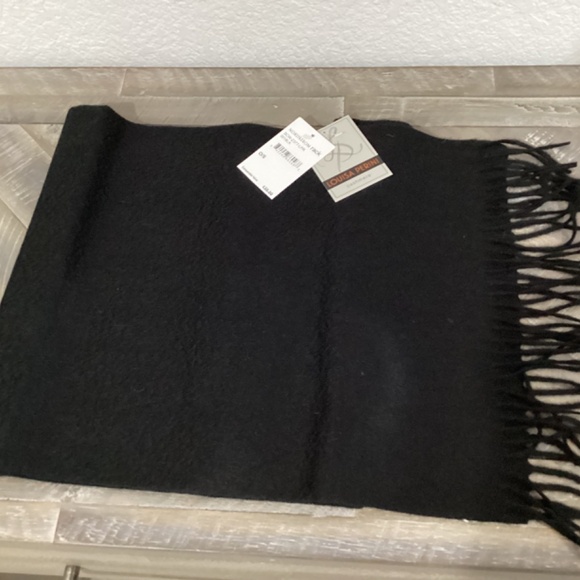 LOUISA Perini womens scarve. 100% cashmere